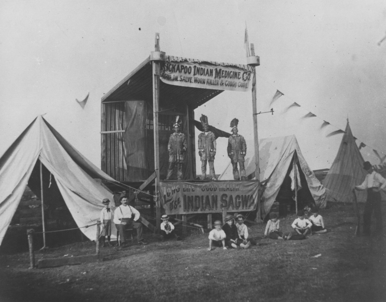 Společnost Kickapoo Indian Medicine Company, 1892 od Pierre A. Gentieu