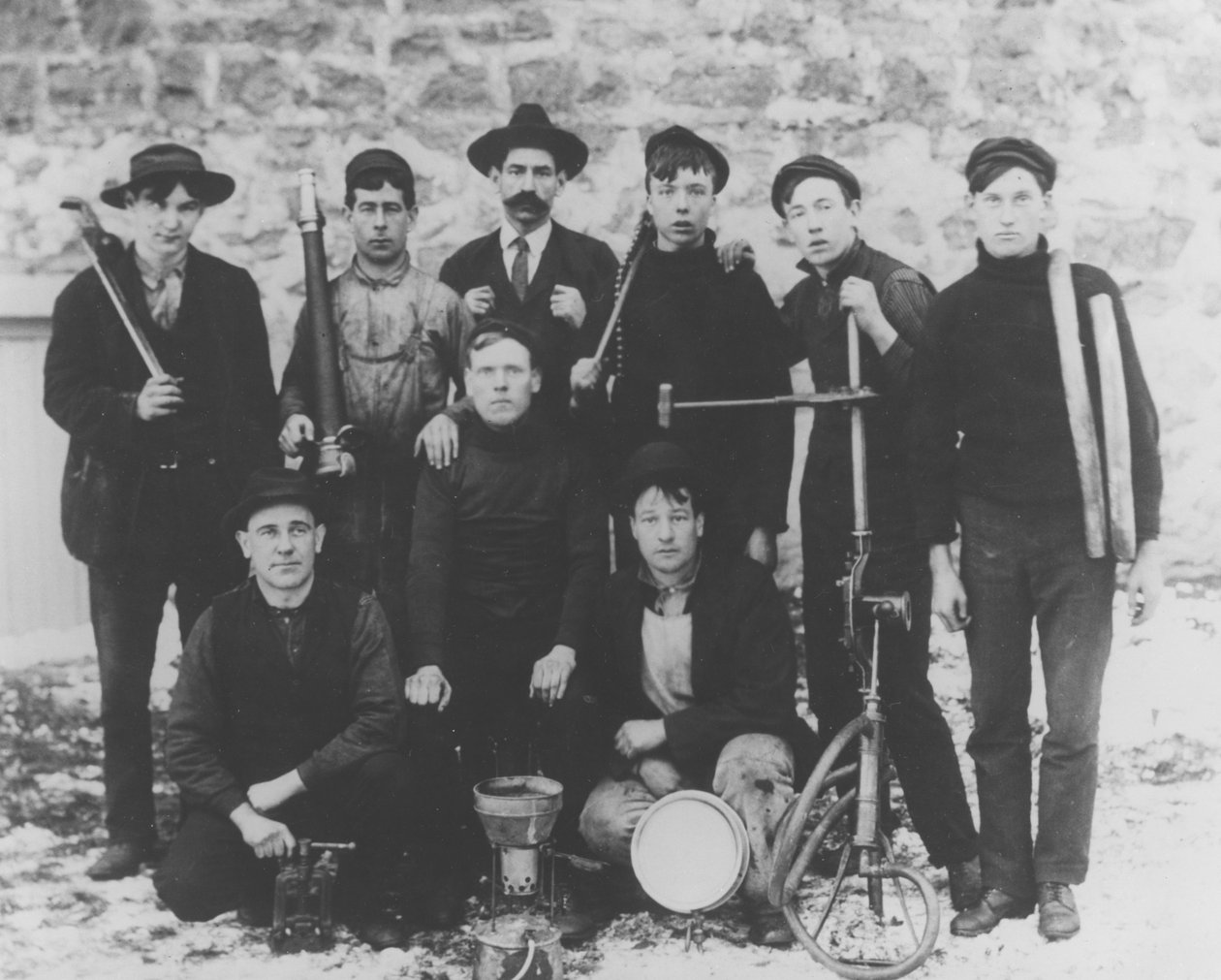 W. F. Lynch and pipefitter group, 1905 od Pierre A. Gentieu