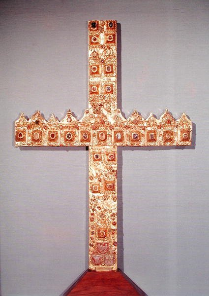 Kříž vyrobený ze dvou korun, 1472-88 (zlato, dřevo, perly a drahé kameny) od Polish School