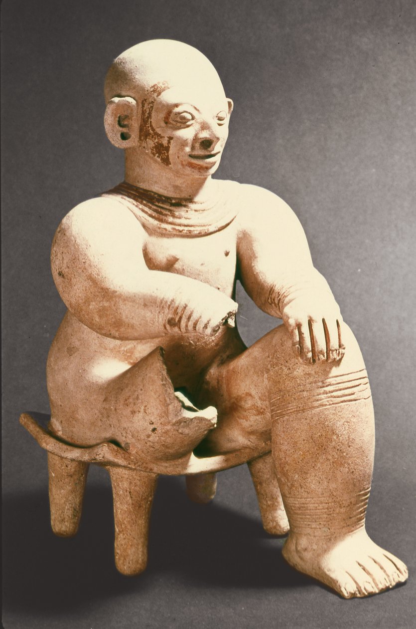 Sedící mužská postava, Eldorado (keramika) od Pre Columbian