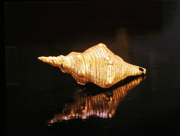 Muisca shell (zlatá) od Pre Columbian Pre Columbian