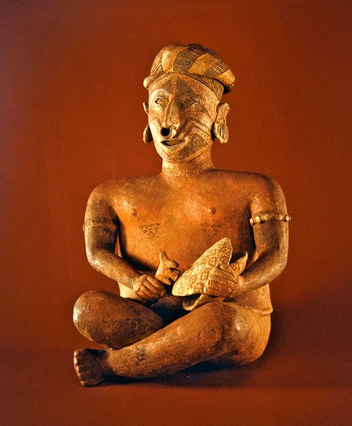 Sedící postava s bubnem z želvího krunýře, Ixtlan Nayarit Culture (keramika) od Pre Columbian Pre Columbian