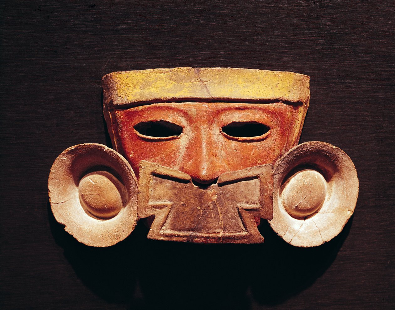Lidská maska, z Teotihuacánu (malovaný kámen) od Pre Columbian
