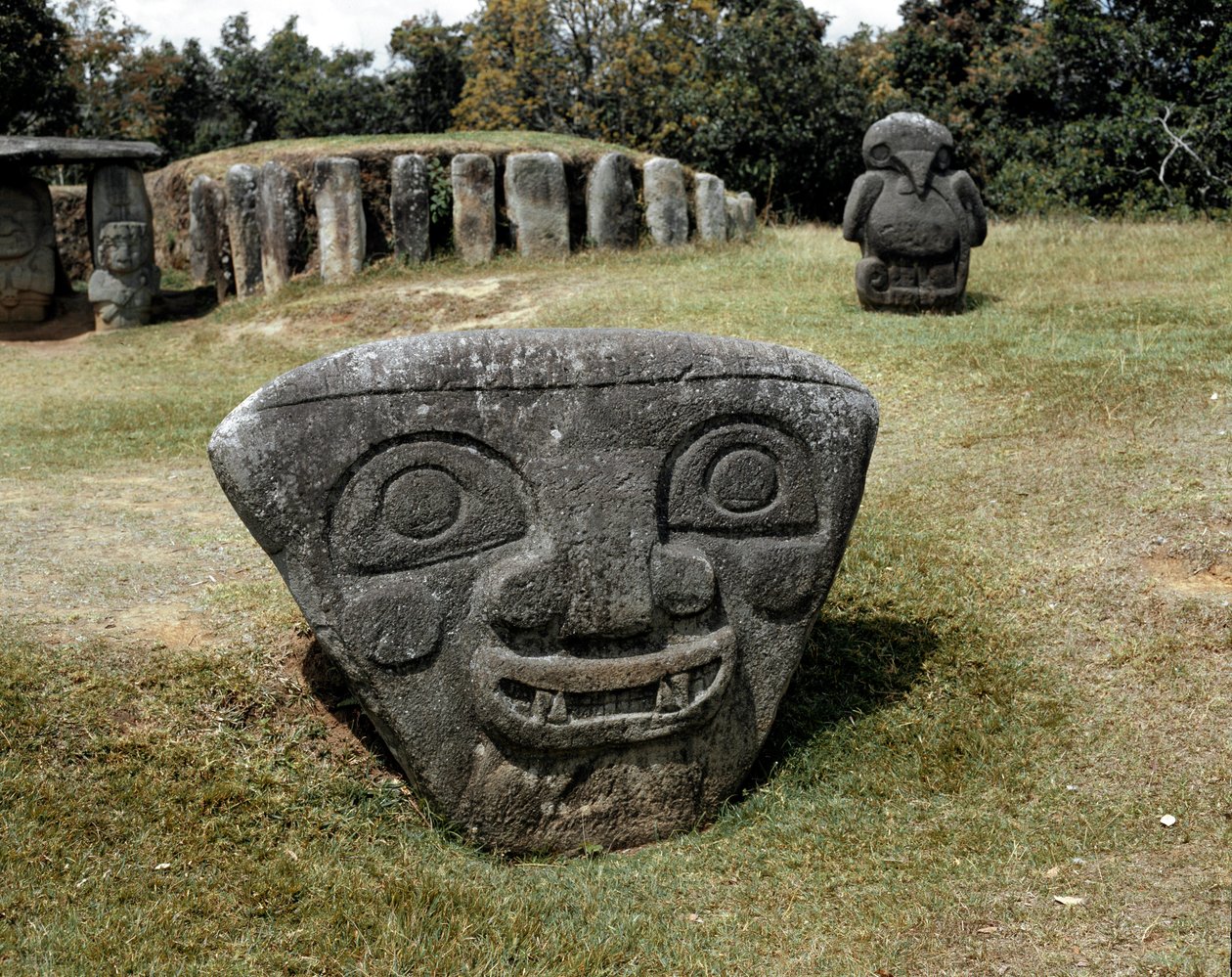 Megalitická plastika trojúhelníkové hlavy od Pre Columbian Pre Columbian