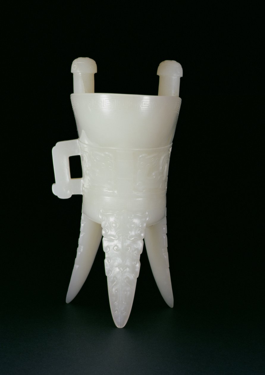 Císařská libační nádoba z bronzové formy Jue, období Qianlong (1736–95) (nefrit) (viz také 241153) od Qing Dynasty Chinese School