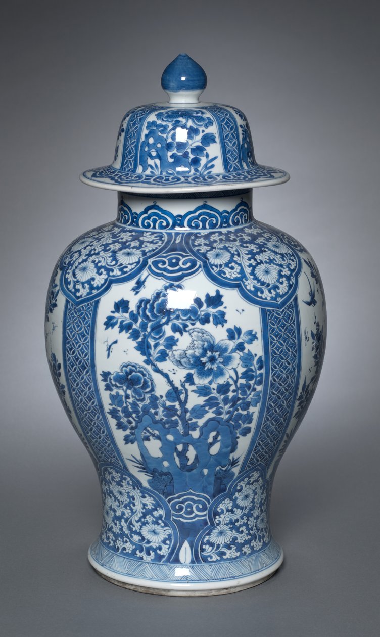 Váza s krytem od Qing Dynasty Chinese School