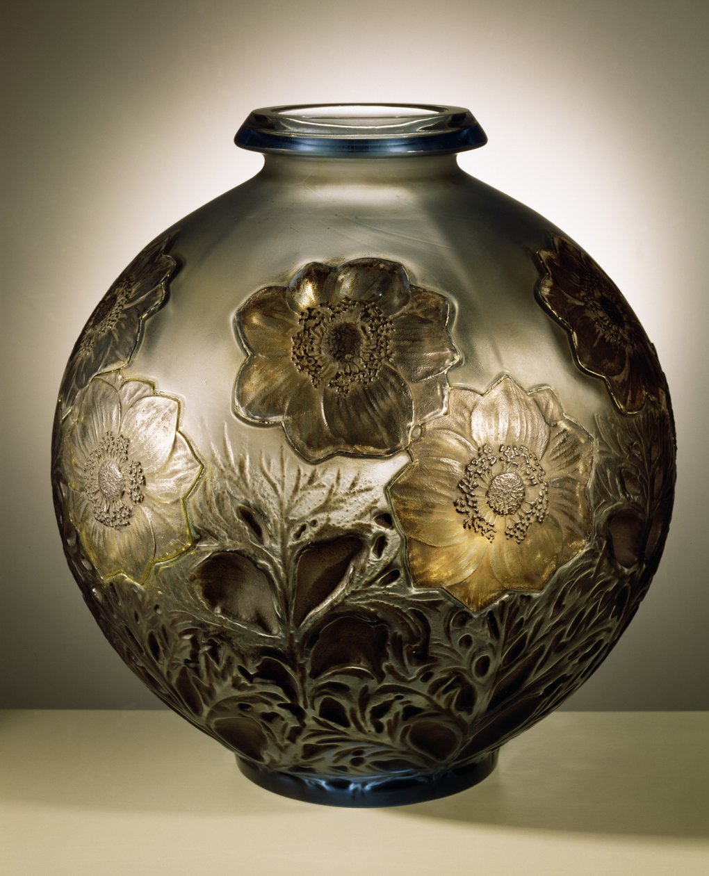 Váza Anemones, 1913 (světle modré a matné sklo) od Rene Jules Lalique