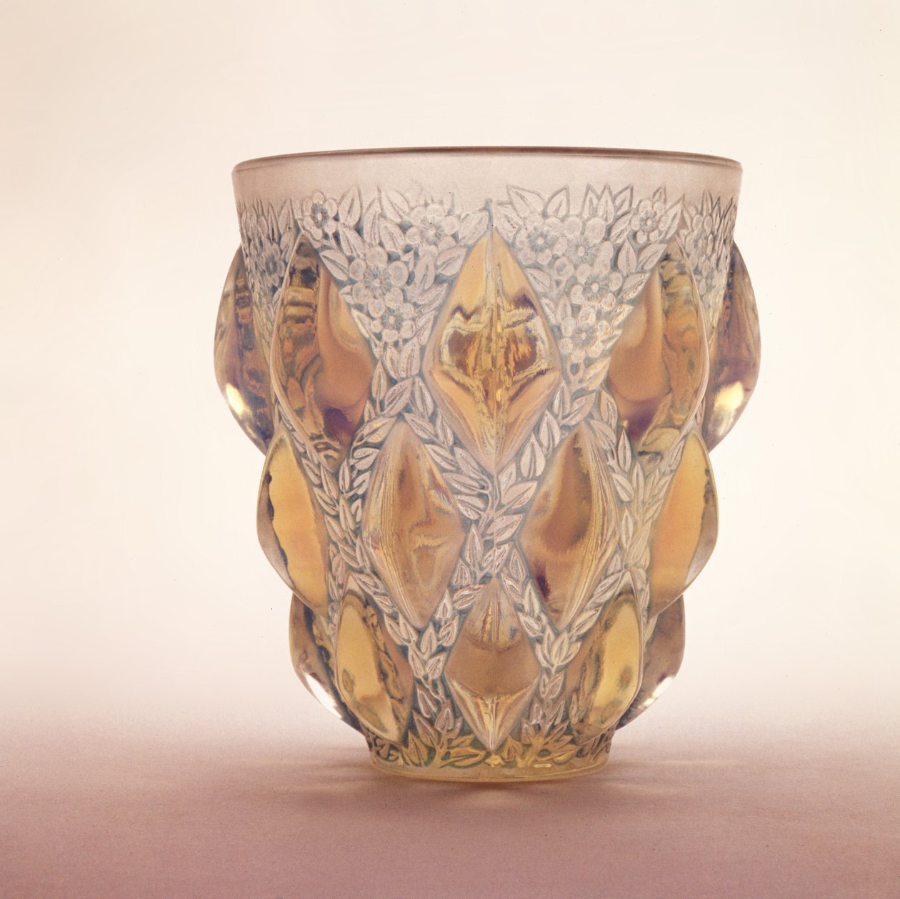 Váza Rampillon, cca 1902 (sklo) od Rene Jules Lalique