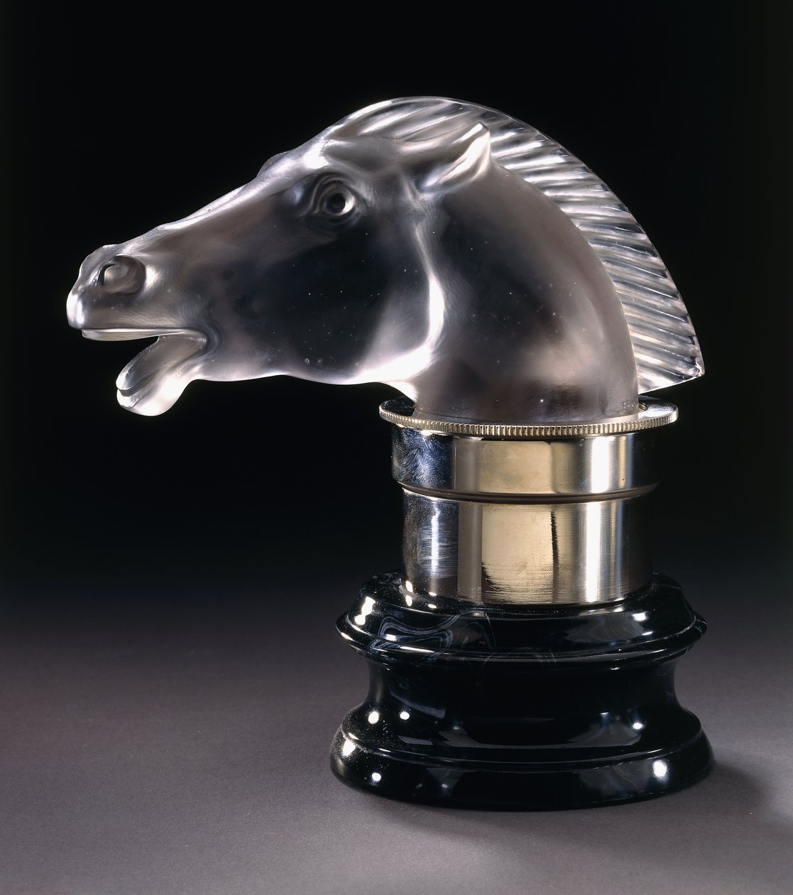 Epsom, cca 1928 (čiré matné sklo) od Rene Jules Lalique