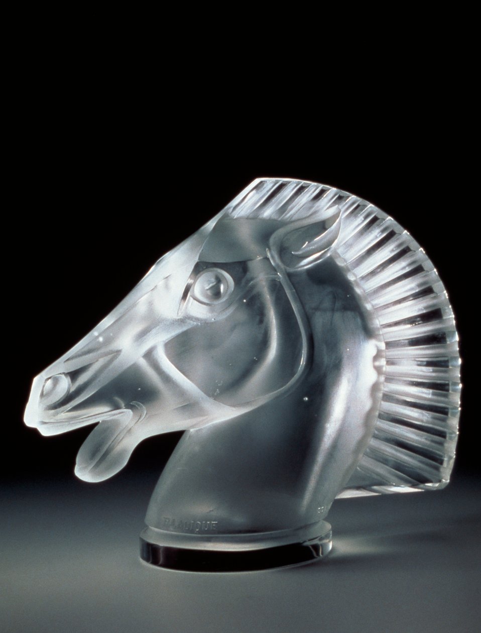 Víčko chladiče Longchamp od Rene Jules Lalique
