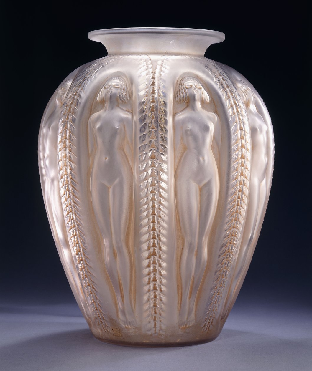 Lucembursko, monumentální tvarovaná skleněná váza, od Rene Jules Lalique