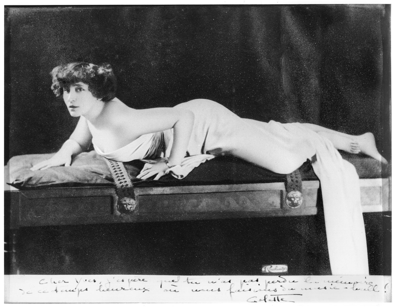 Colette (1873-1954) pózuje, 1909 (viz také 215403) od Reutlinger Studio