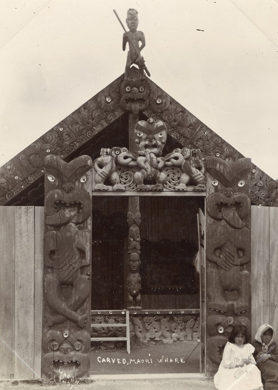 Vyřezávaná maorská velryba, cca 1900 (potisk stříbrné želatiny) od Robert Marsh