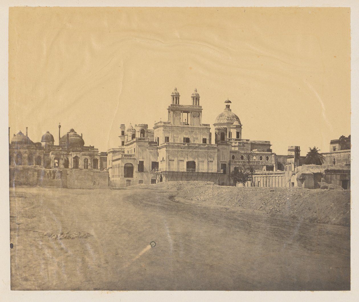 [Palác po povstání v roce 1857] od Robert C. Tytler