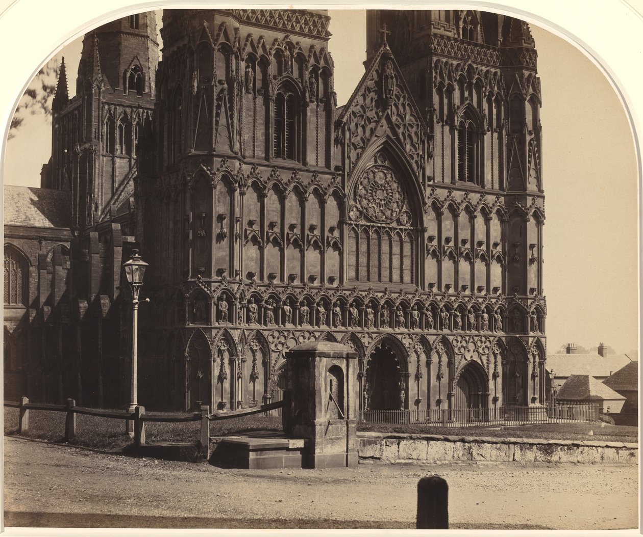 Katedrála Lichfield ze severozápadu, 1858. od Roger Fenton