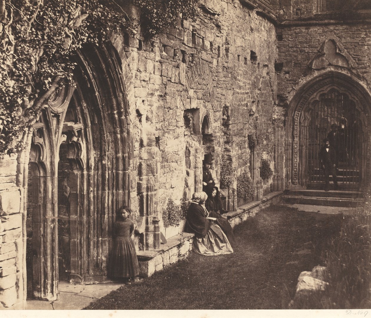 The Cloisters, Tintern Abbey od Roger Fenton