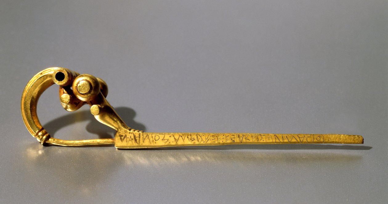Fibula, z Palestriny s nápisem 