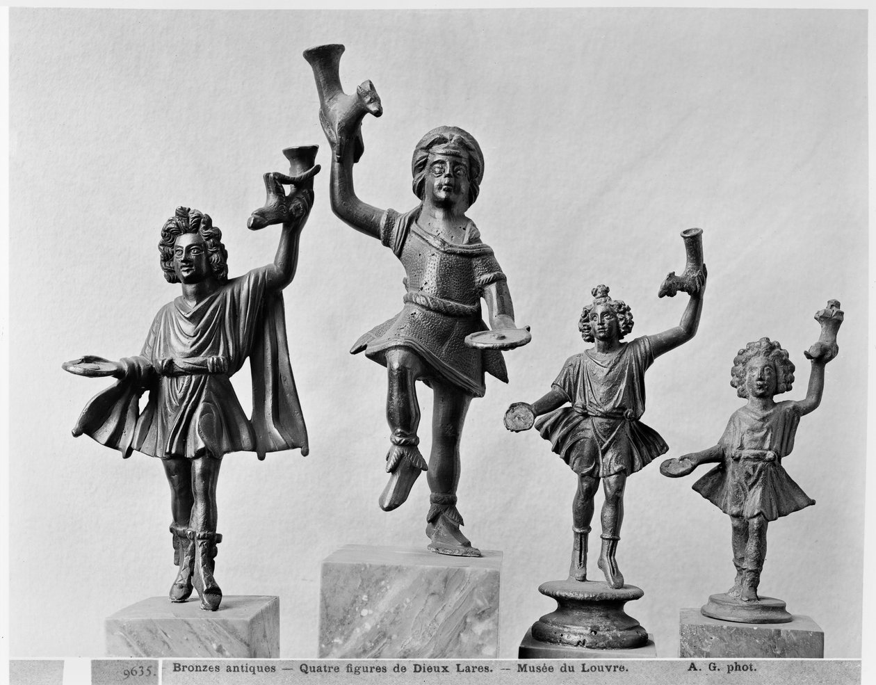 Čtyři postavy Lar (bronz) od Roman