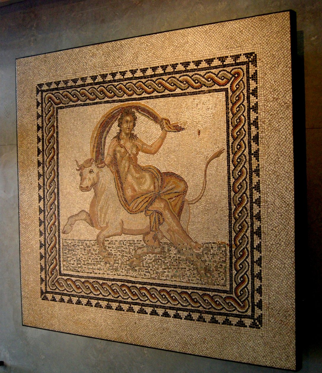 Mozaika znásilnění Io Diem v podobě býka (mozaika) od Roman