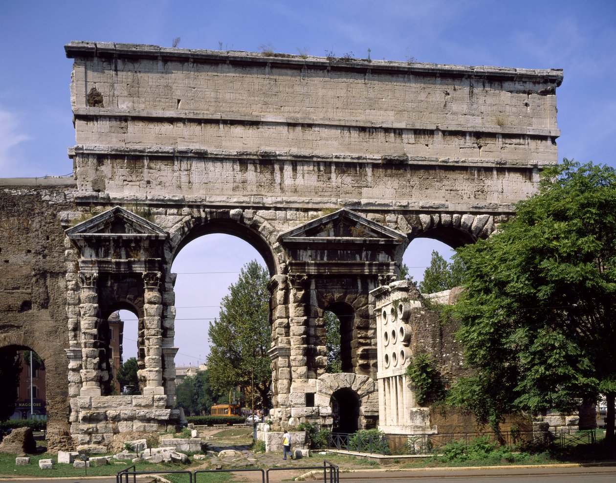 Porta Maggiore, postavená Claudiem v roce 52 našeho letopočtu od Roman