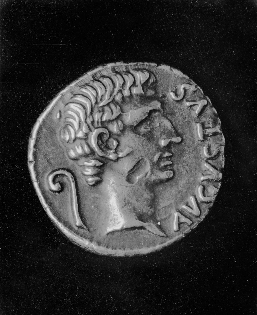 Portrét císaře Augusta (63 př. nl-14 n. l.), na rubové straně mince Julie (39 př. nl-14 n. l.), dcery Augusta (kov) od Roman