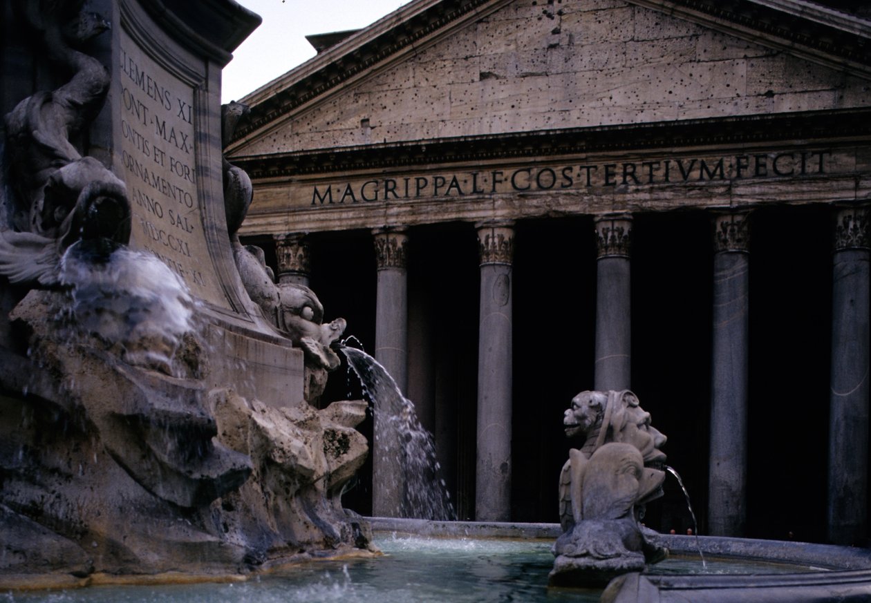 Pantheon a fontána od Roman