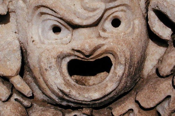 Tragická maska z divadla od Roman