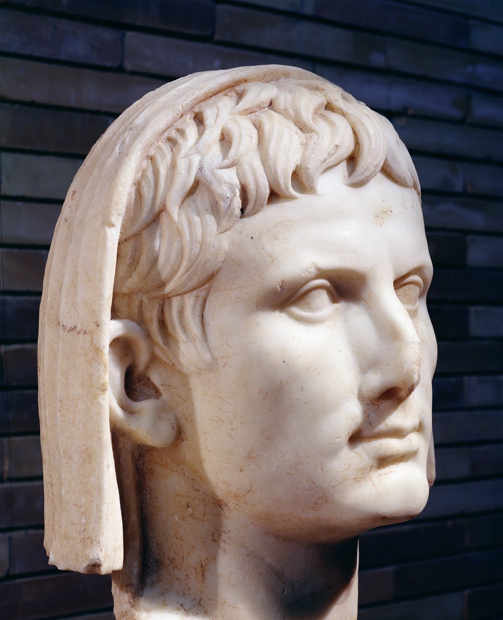 Zahalená hlava císaře Augusta (mramor) od Roman