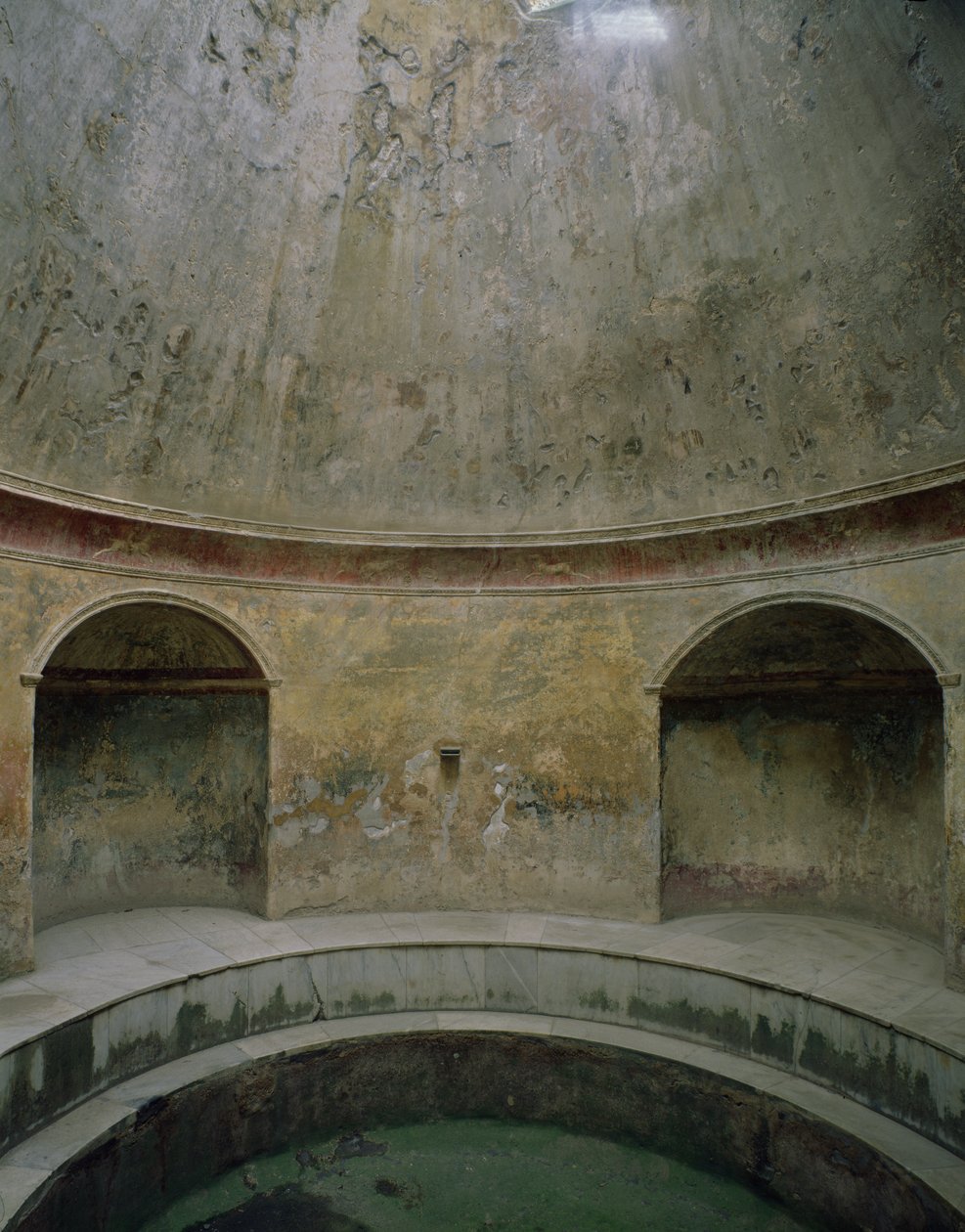 Pohled do interiéru frigidaria v Thermae of Forum od Roman
