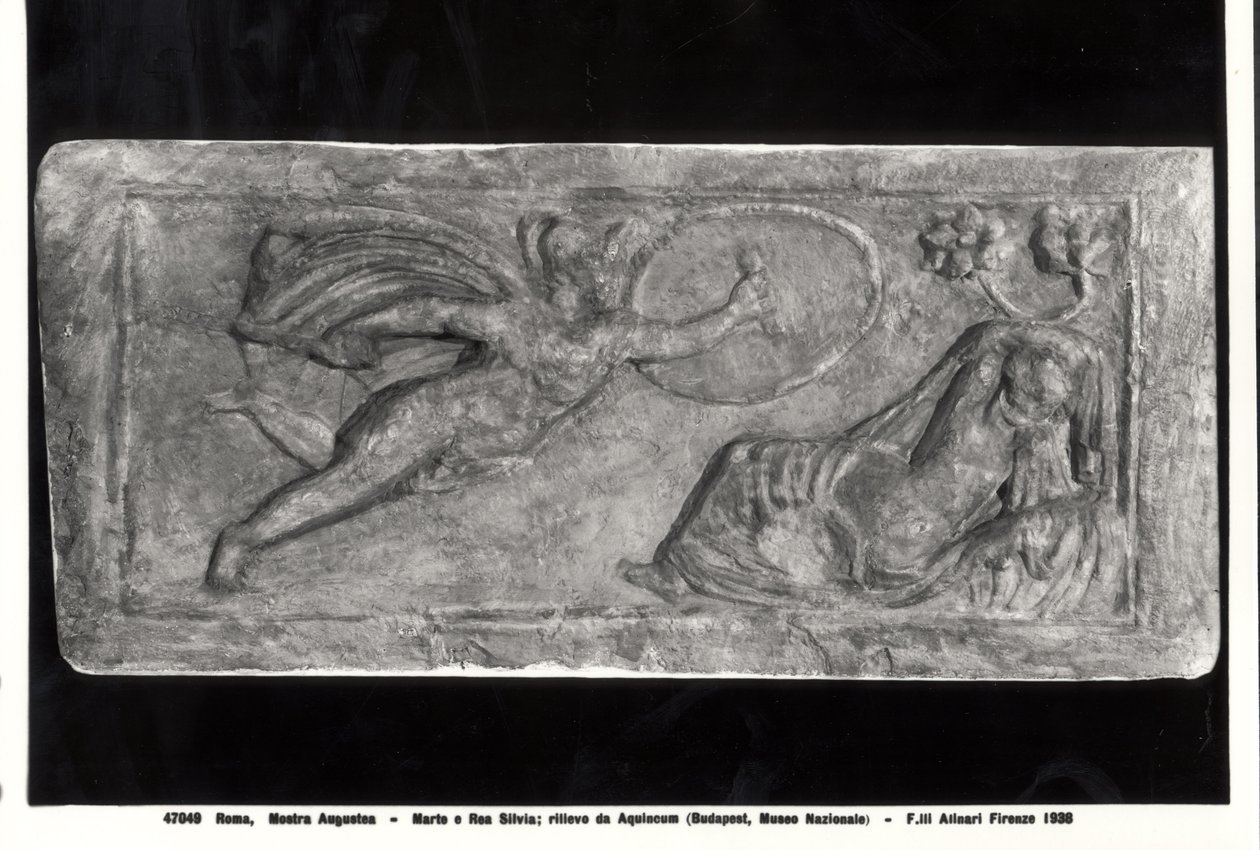 Mars se zjevuje Rhei Silvii z reliéfu nalezeného v Aquincum od Roman Roman