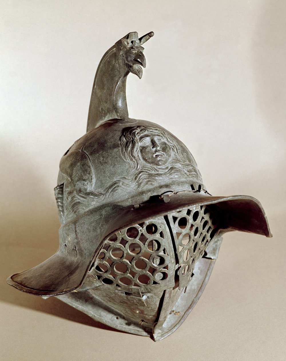 Bronzová helma gladiátora od Roman