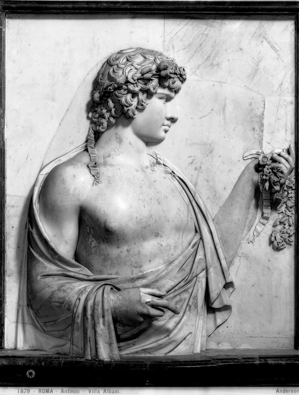 Reliéf zobrazující Antinouse, cca 130 (mramor) od Roman