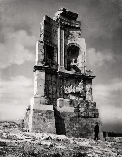 The Monument of Philopappos (90-115) c.116 (č/b fotografie) od Roman