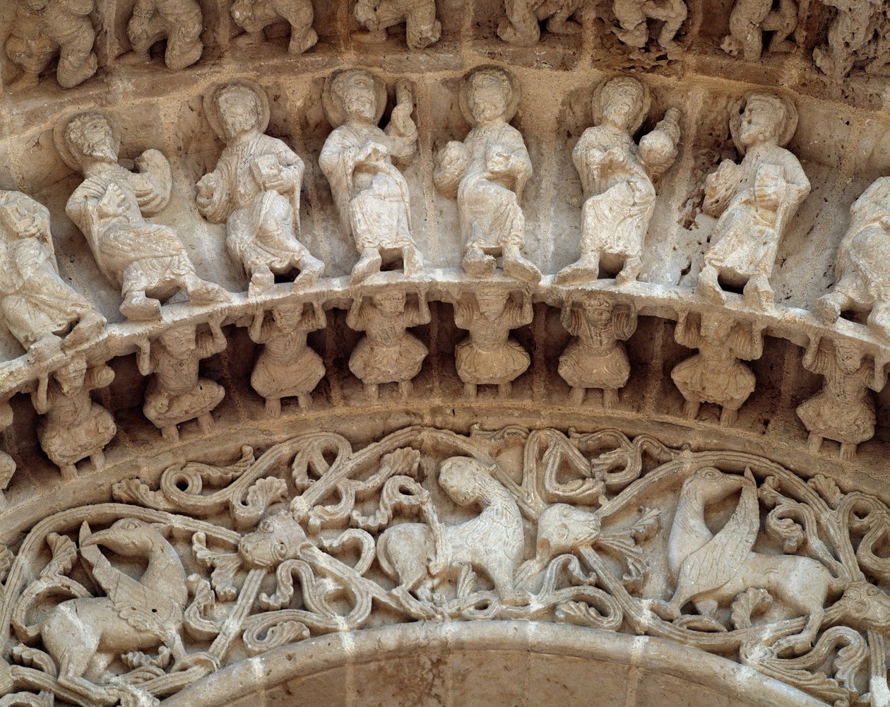 Detail soch jižního portálu od Romanesque