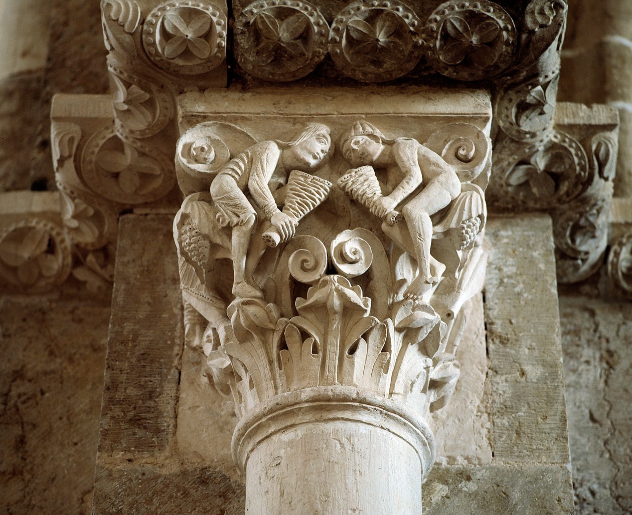Reprezentace větrů (vyřezávané hlavní město) od Romanesque