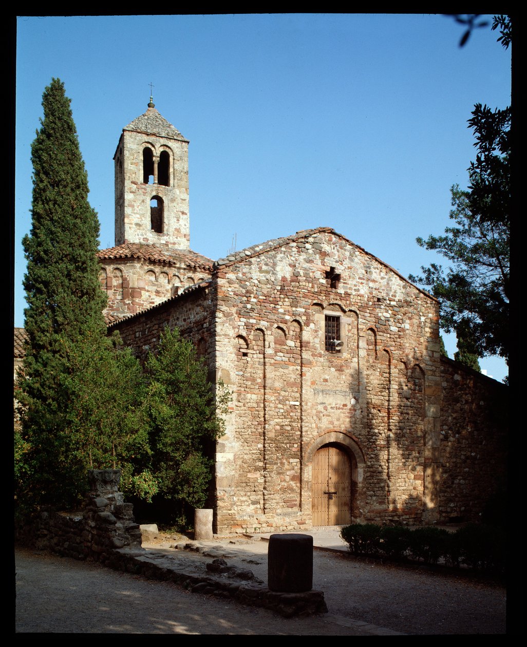 Pohled na kostel od Romanesque