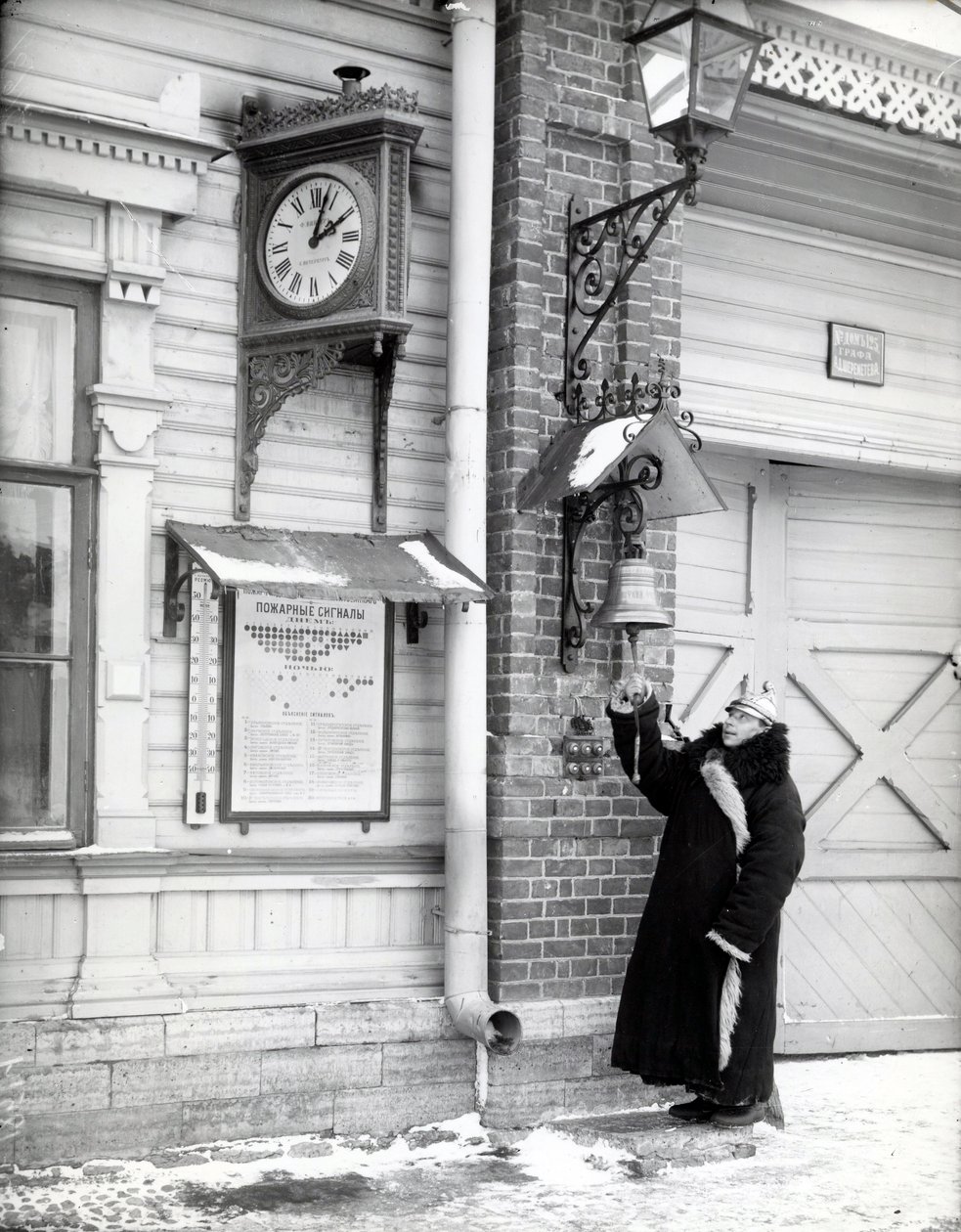 Fireman, St Petersburg, počátek 1900 od Russian Photographer
