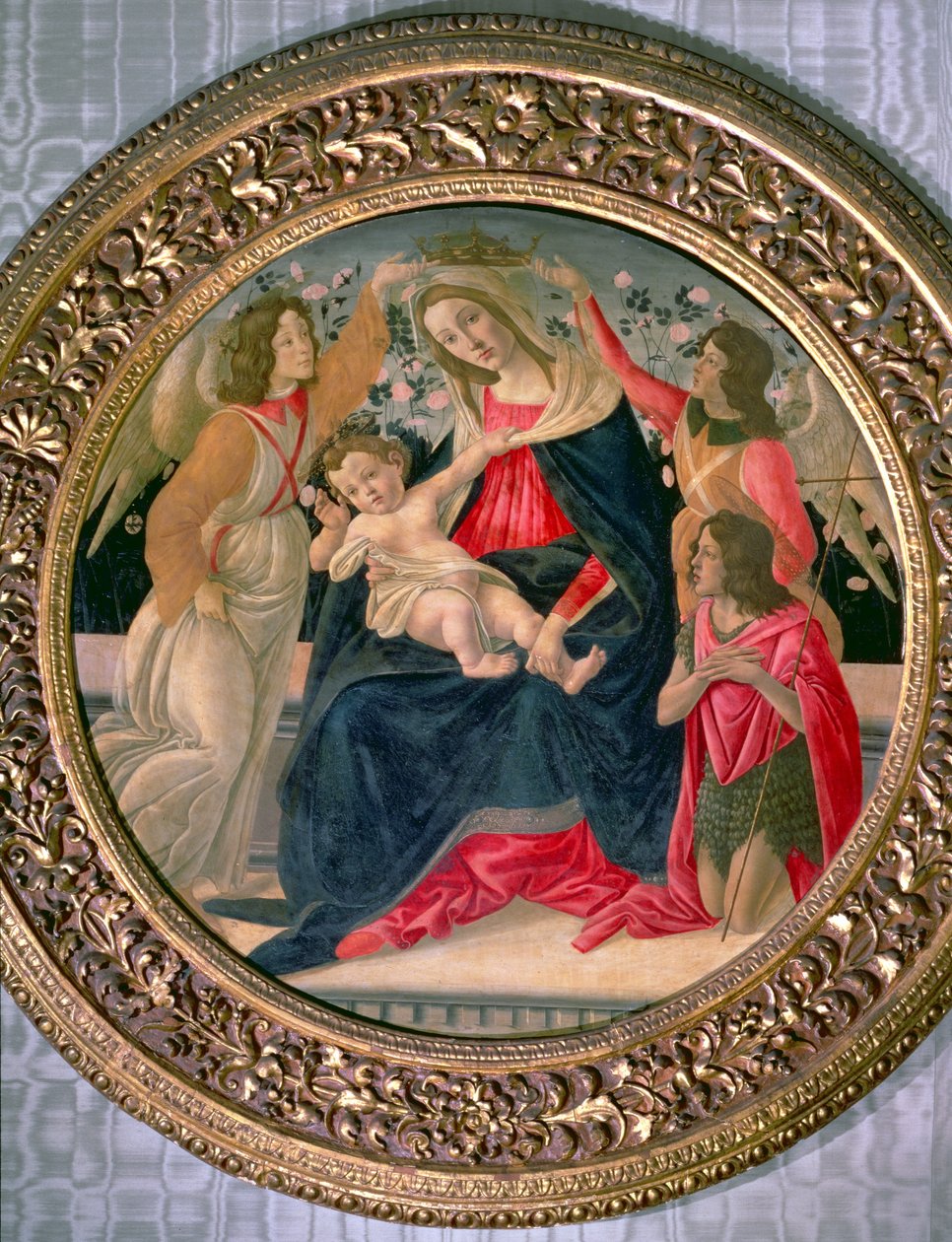 Madona s dítětem, anděly a svatým Janem (tempera na desce) od Sandro Botticelli