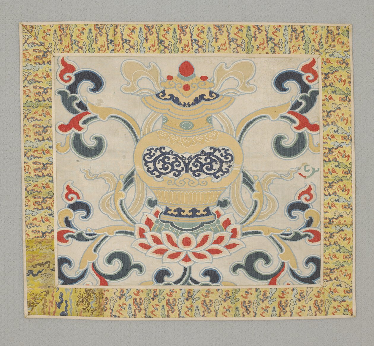 Osm buddhistických drahocenných věcí, váza od School Chinese