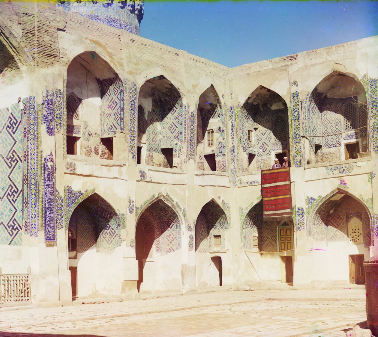 Uvnitř mešity Shir-Dar, Samarkand, 1905-1915 od Sergey Prokudin Gorsky