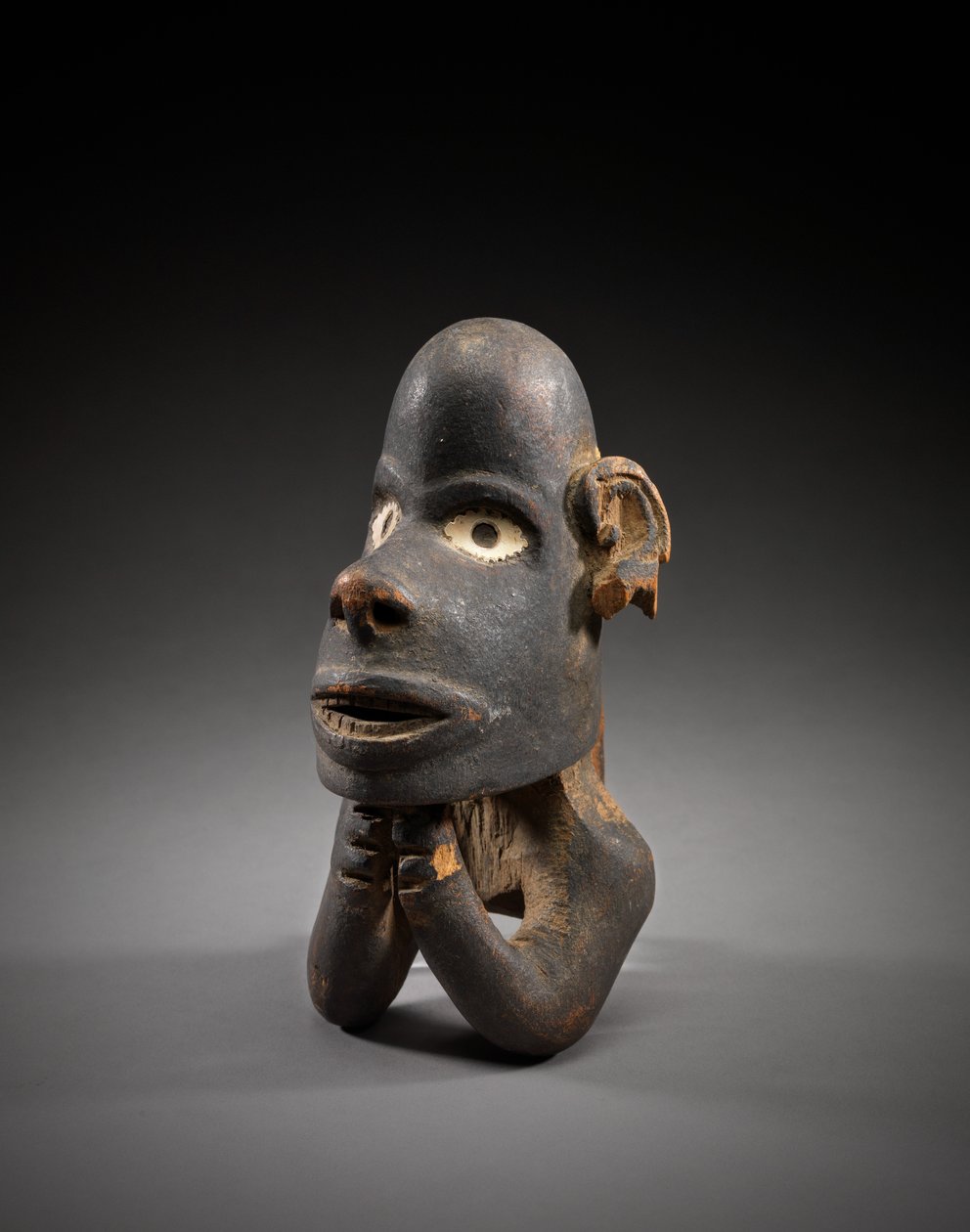 Hlava přídě kanoe, nguzu nguzu, Nová Georgia, Šalamounovy ostrovy, počátek až polovina 19. století (dřevo a skořápka) od Solomon Islander