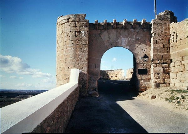 Chráněná brána do hradu od Spanish School