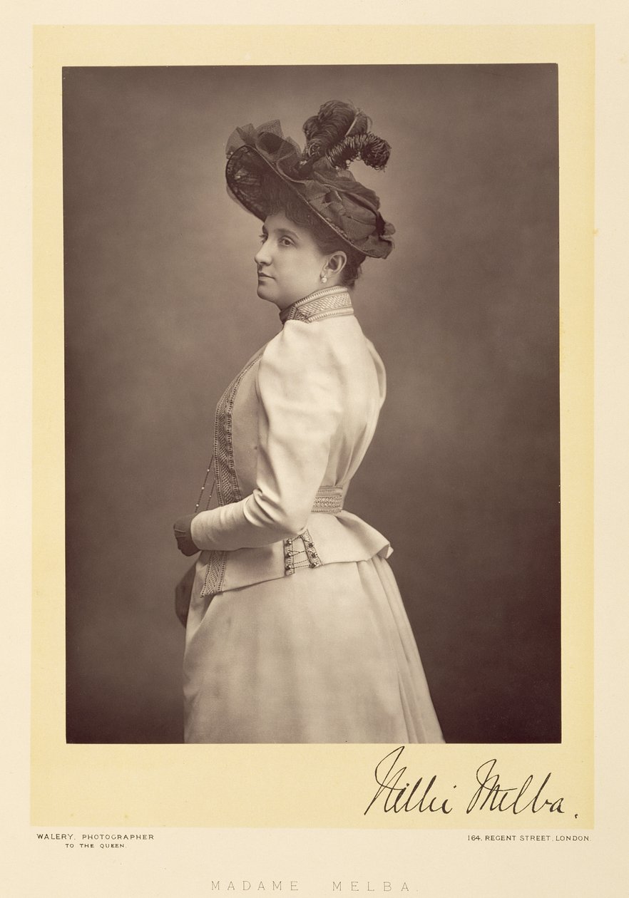 Dame Nellie Melba (1861-1931), operní soprán, portrétní fotografie (sépiová fotografie) od Stanislaus Walery