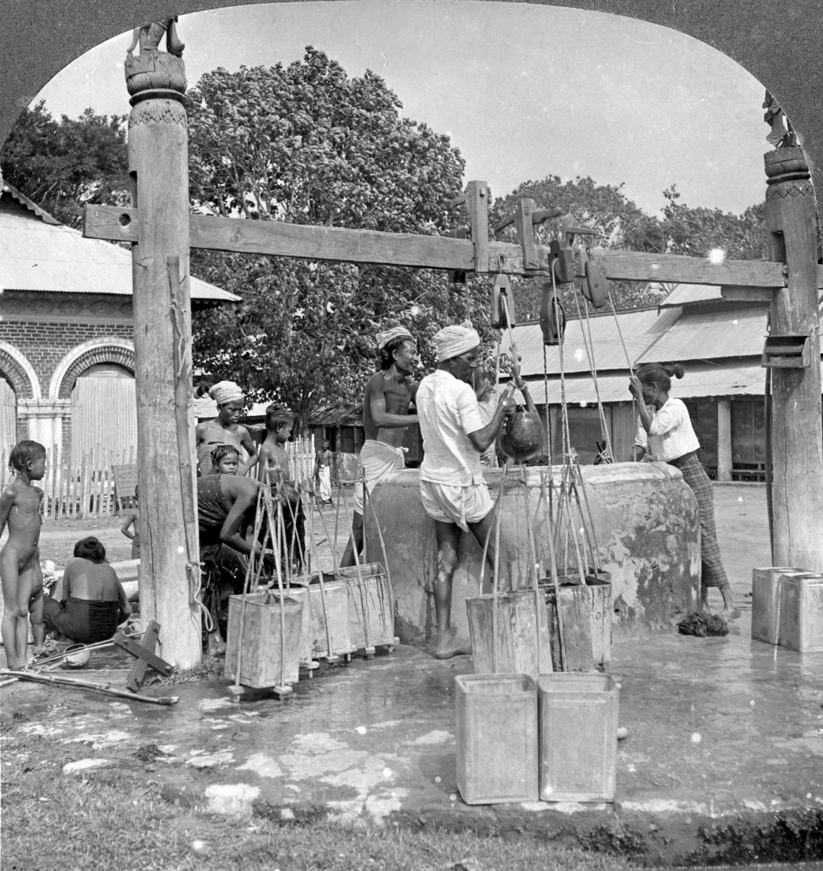 Veřejné studny, Mandalay, Barma, 1908. od Stereo Travel Co
