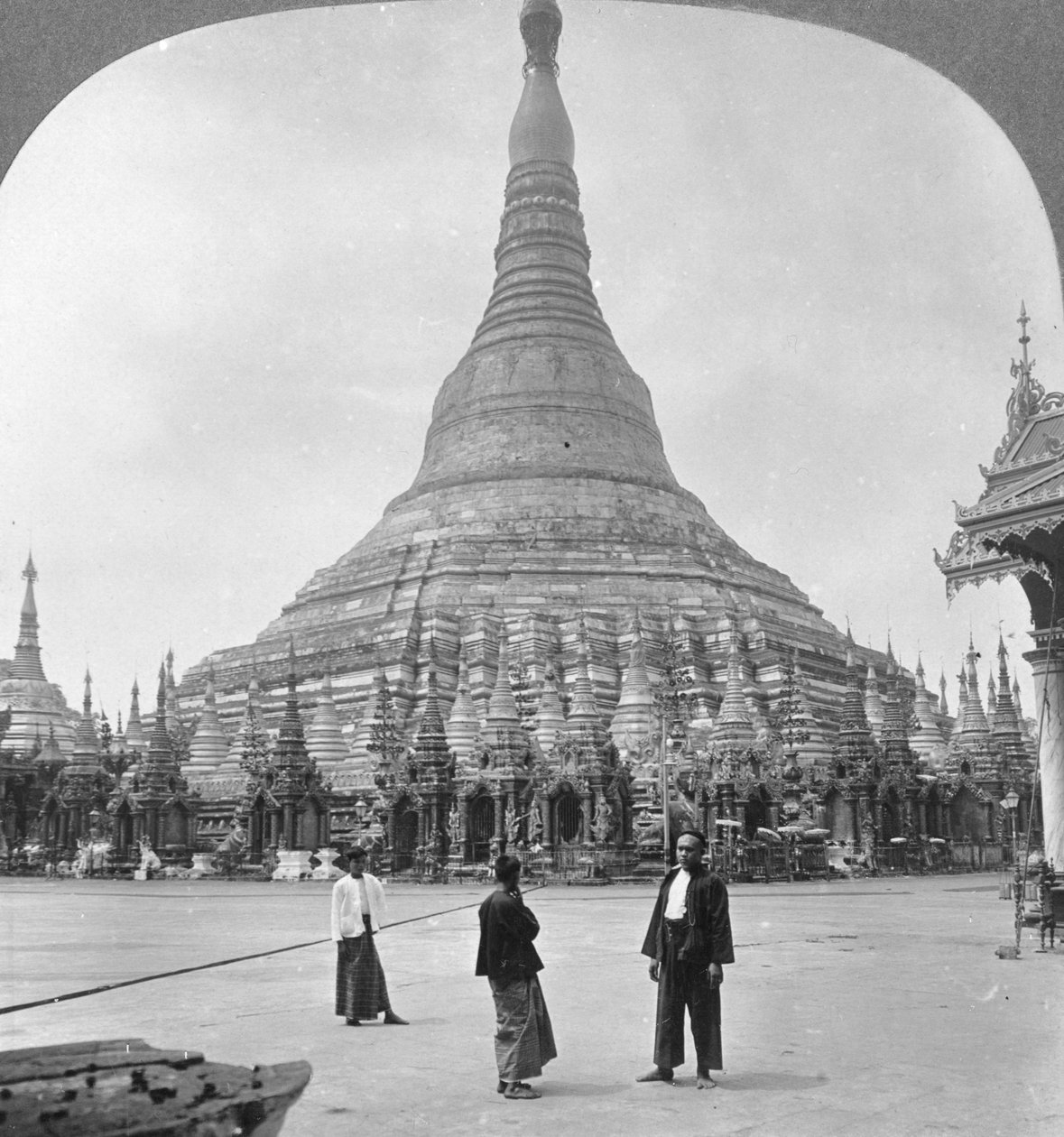 Pagoda Shwedagon, Rangún, Barma, 1908 od Stereo Travel Co