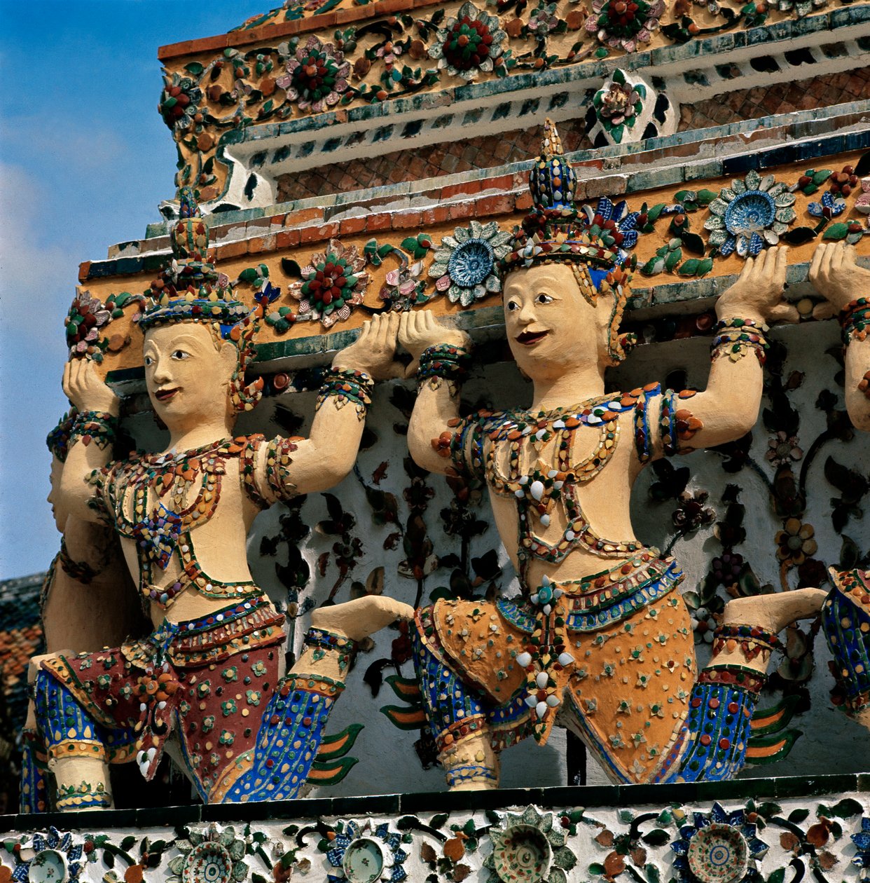 Karyatidy chrámu Wat Arun od Thai School