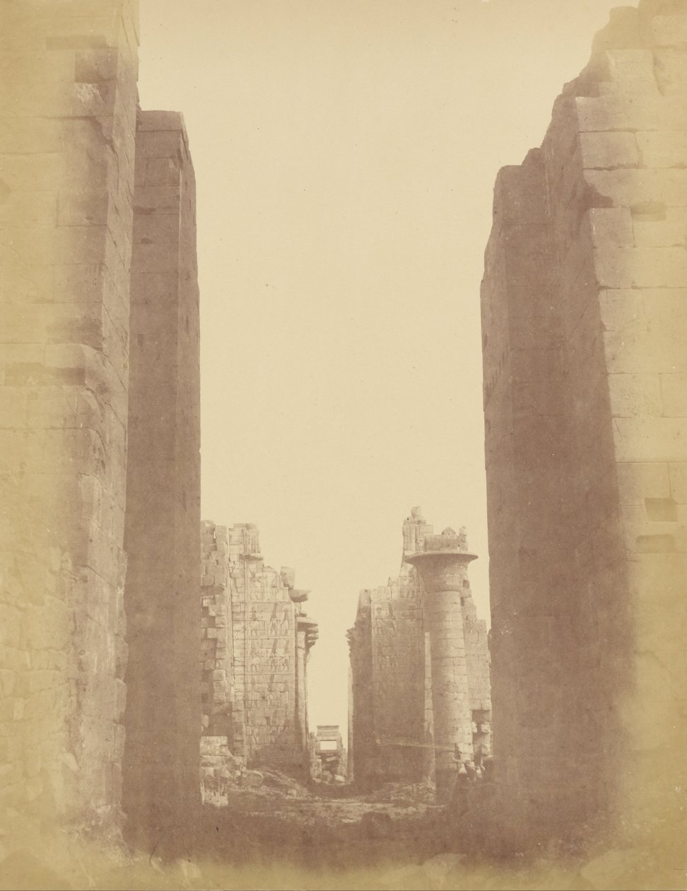 (Karnak, pohled skrz místnost Hypostyle) od Théodule Devéria