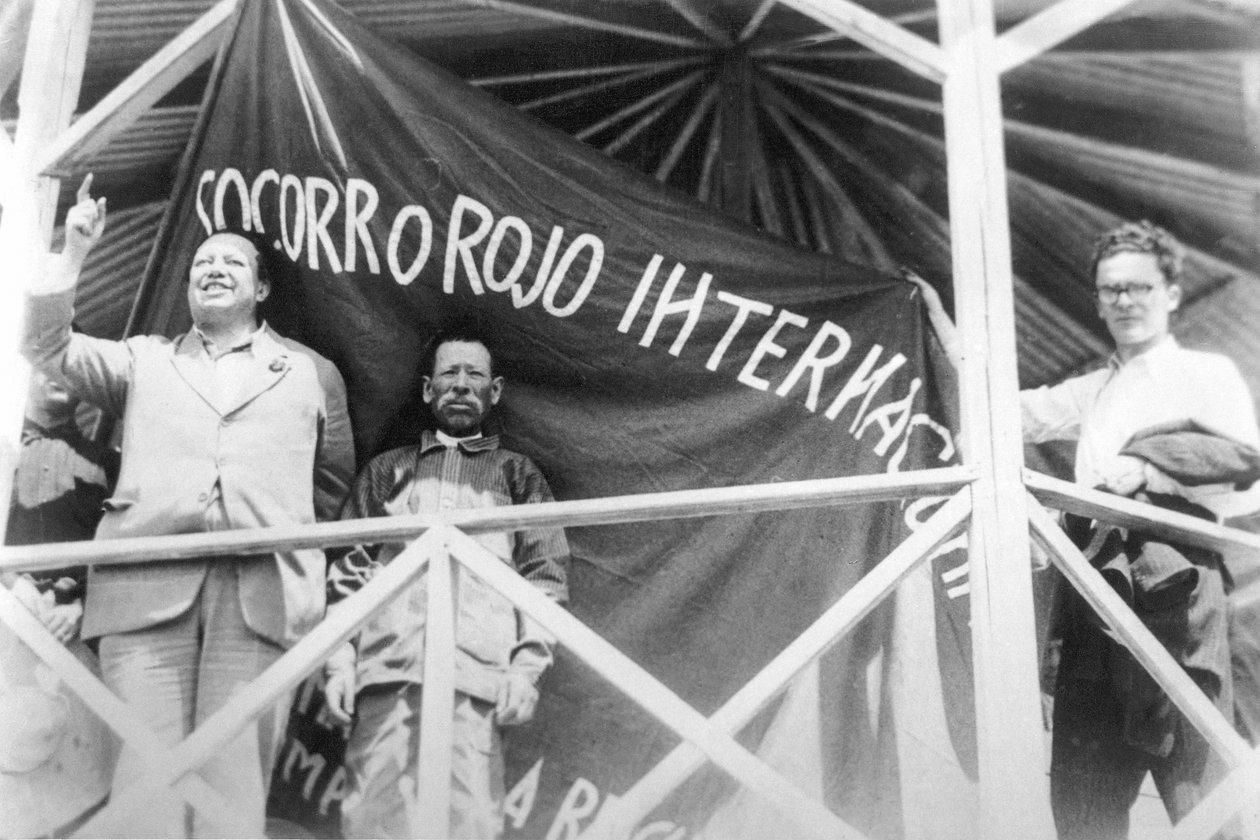 International Red Aid: Diego Rivera na Rallye „Socorro Rojo International“, Tizuyuca (Hidalgo), Mexiko, 4. dubna 1929 od Tina Modotti