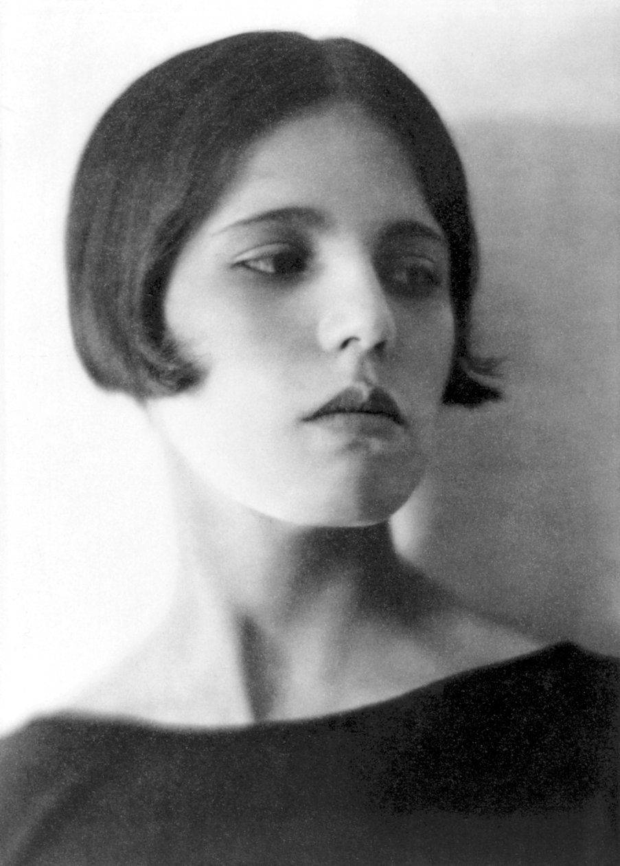 Maria Marin de Orozco, Mexico City, cca 1925 od Tina Modotti