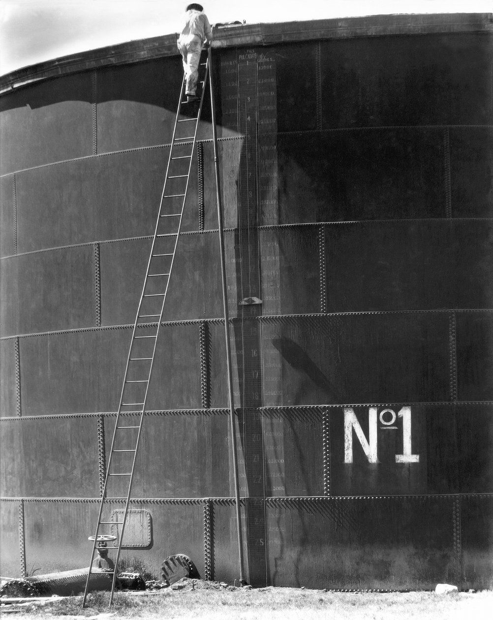 Tank č. 1, Mexiko, 1927 od Tina Modotti